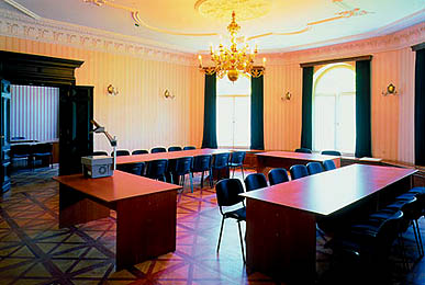 sala konferencyjna pałacu w Gębicach